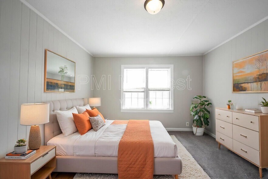 Building Photo - 270 S Lasalle St