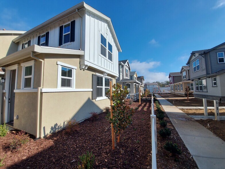 Building Photo - 7862 Paseo de Daly