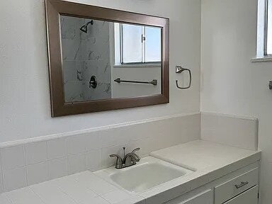 Building Photo - Freshly remodeled home