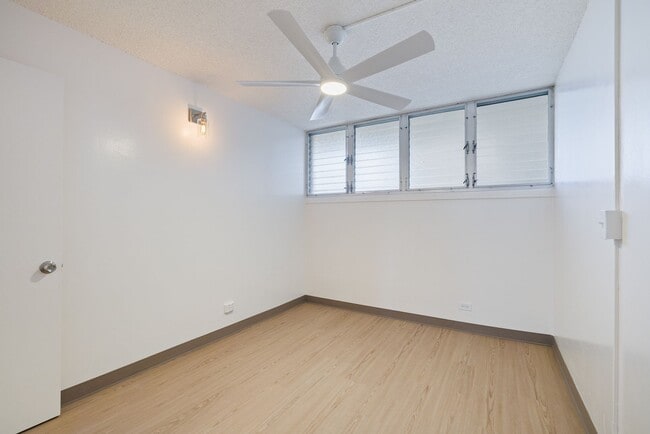 Building Photo - Close to UH- 2 bed/ 1 bath/ 1 parking