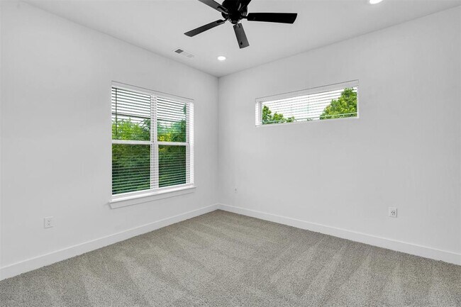 Building Photo - 1424A Forward Dr