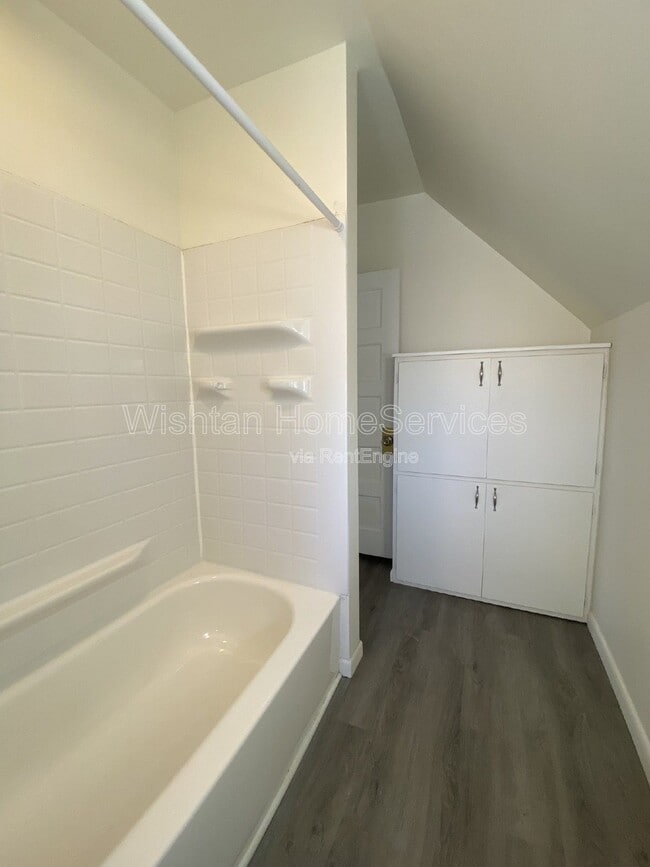 Building Photo - 224 N Ward St