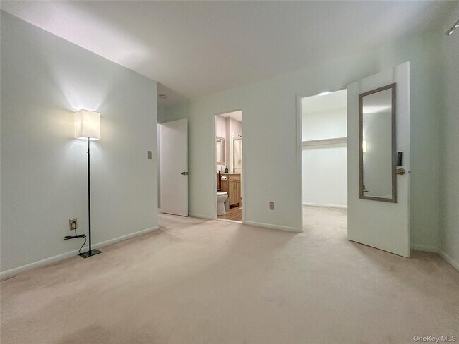 Building Photo - 5 Loudon Dr