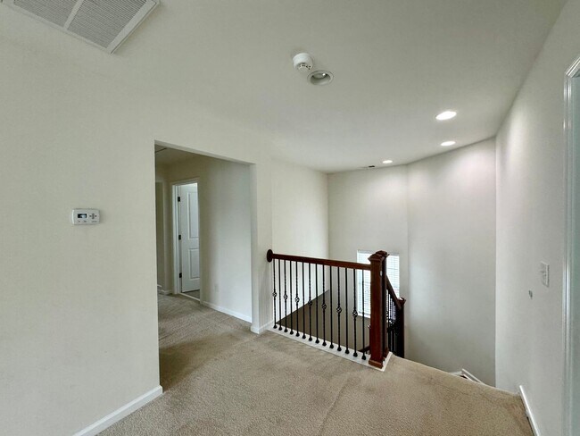 Building Photo - Nice Ladson 3 Bedroom!