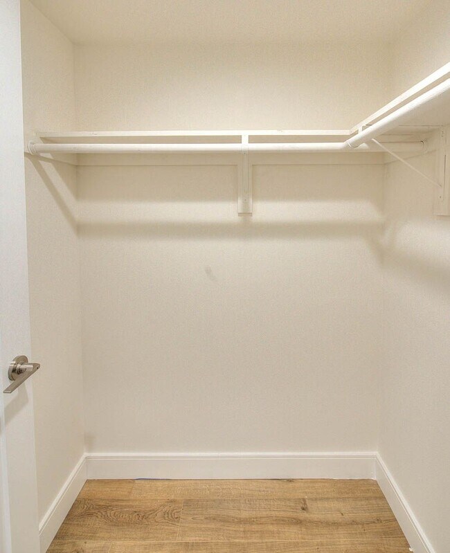 Building Photo - Luxury 2 & 4 Bed Townhomes in NoHo!