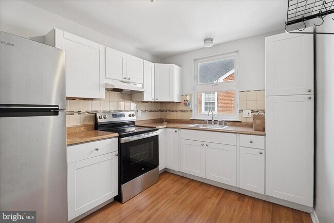 Building Photo - 811 Burmont Rd