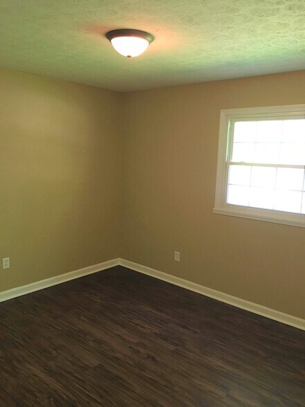 Building Photo - 225 Glendale Dr