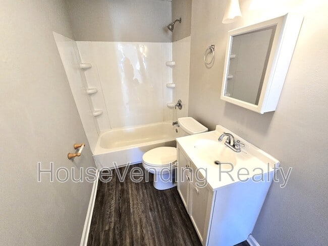 Building Photo - 720 Houston Ave