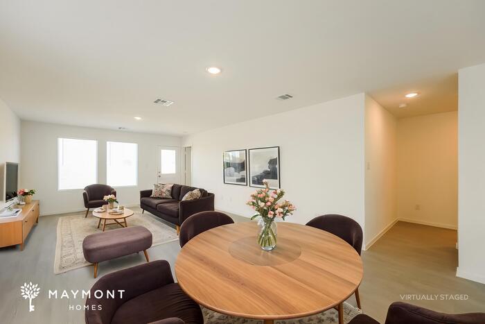 Building Photo - 747 Meadow Dr