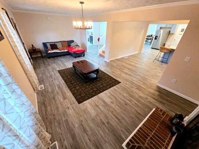 Building Photo - Amazing 4 bed room 3 bathroom home in the country with a large Private lot fully updated!!!!!!!