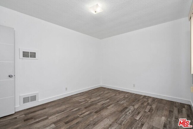 Building Photo - 1657 Colby Ave
