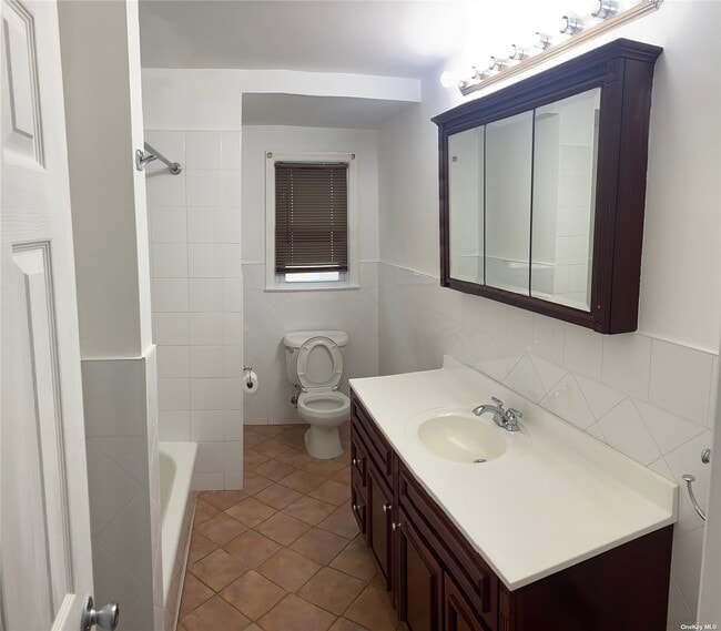 Building Photo - 67 Bay Terrace