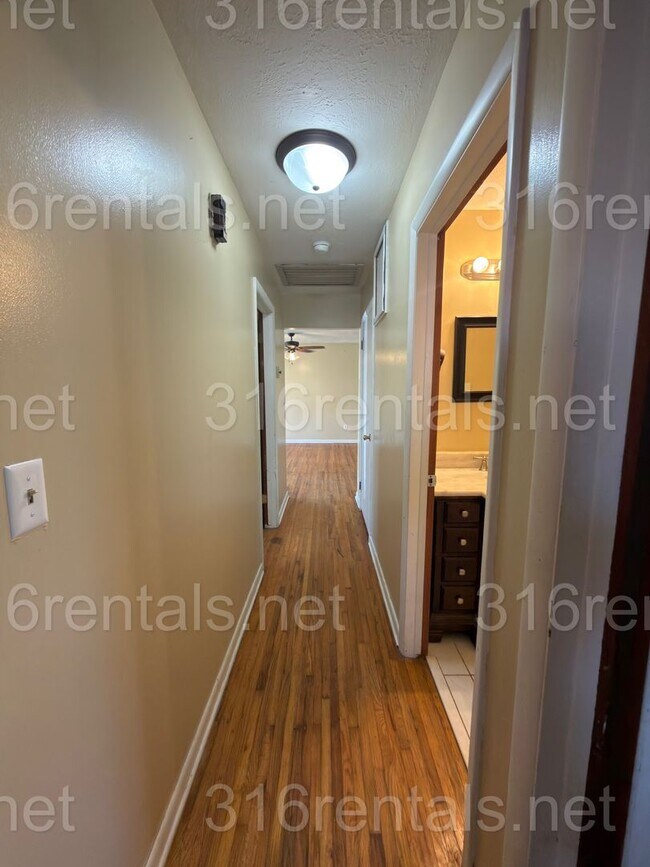 Building Photo - 520 Linda Ln