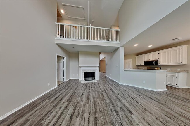 Building Photo - 2727 Lakecrest Way Dr