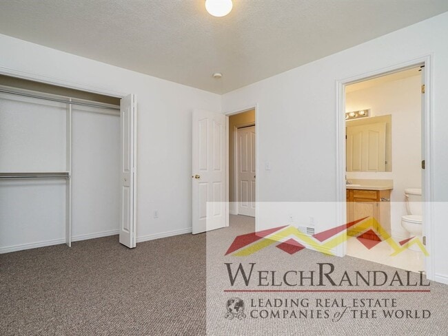 Building Photo - Beautiful 3 Bed 1.5 Bath Townhome in Ogden