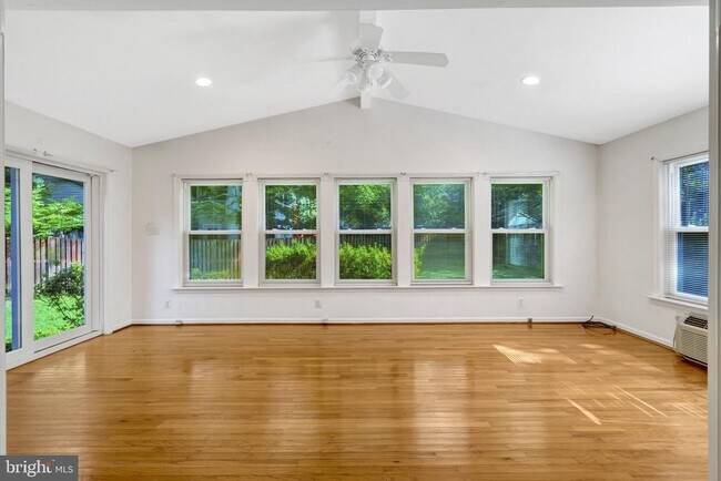 Building Photo - 8916 Braeburn Dr