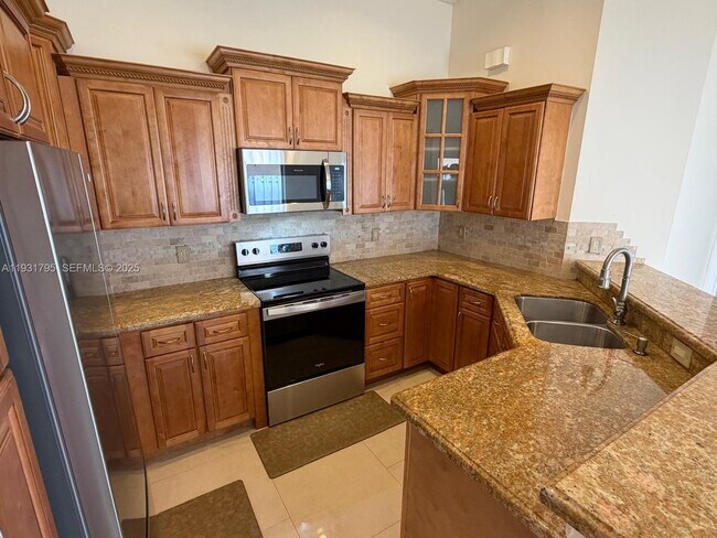 Building Photo - 1525 Estancia Cir