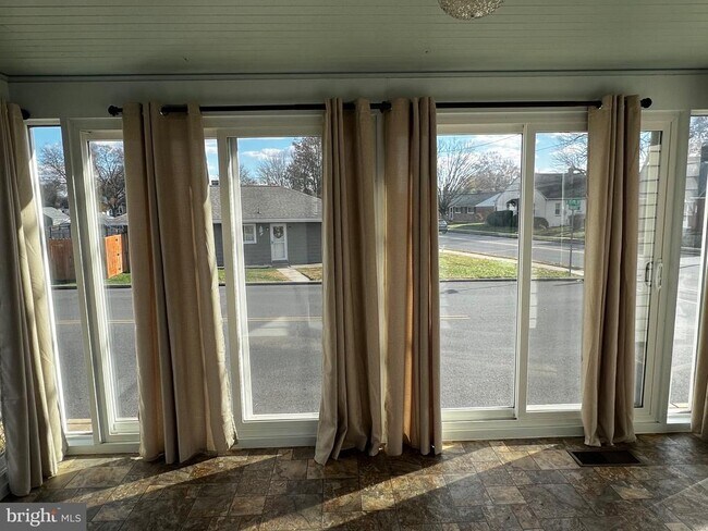 Building Photo - 770 S Lincoln St