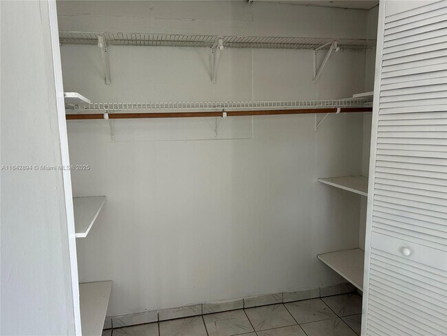 Building Photo - 955 SW 87th Ct