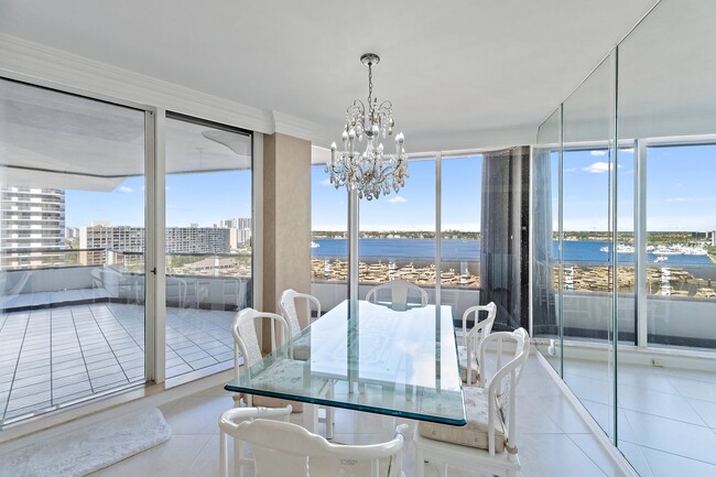 Building Photo - 100 Lakeshore Dr