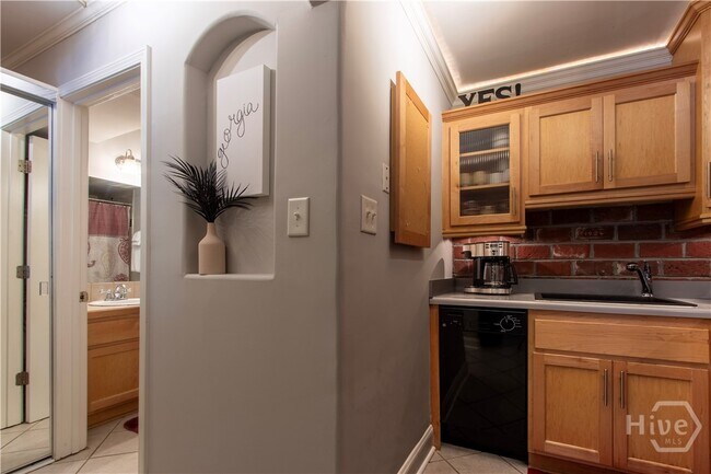 Building Photo - 760 E Campus Rd