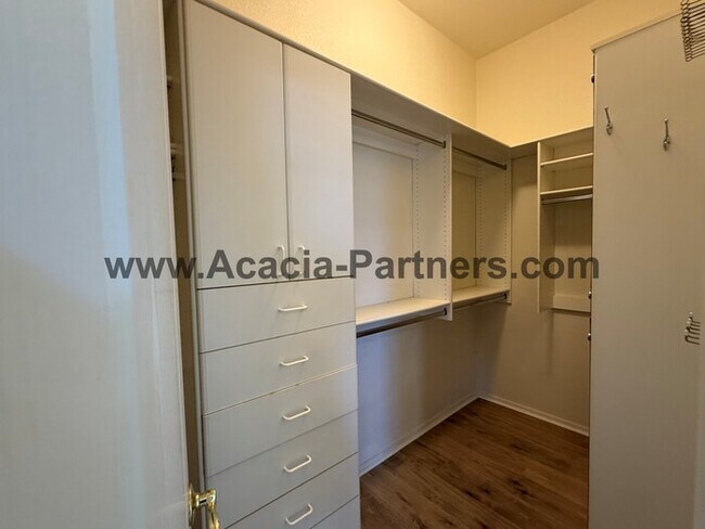 Building Photo - Gated Two Bedroom Home