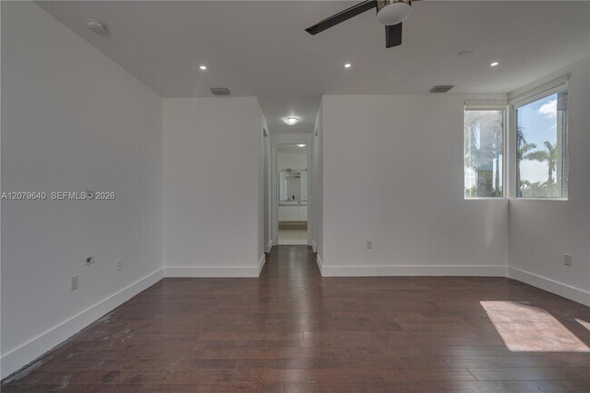 Building Photo - 9870 NW 74th Terrace