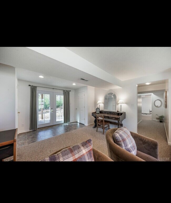 Building Photo - 224 Dove Ct