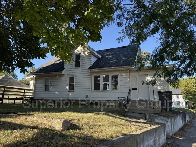 Primary Photo - 18 N Fair Oaks Ave