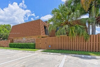 Building Photo - 2585 Garden Ct