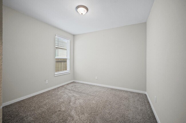 Building Photo - 3042 Schultz Manor Ln