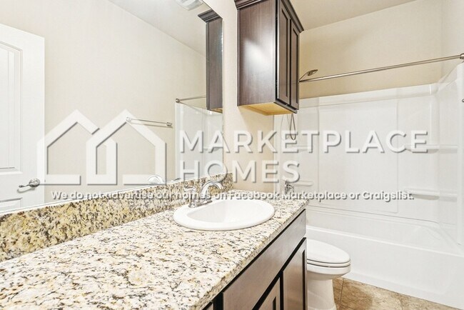 Building Photo - 905 Lakeshore Vlg Pt