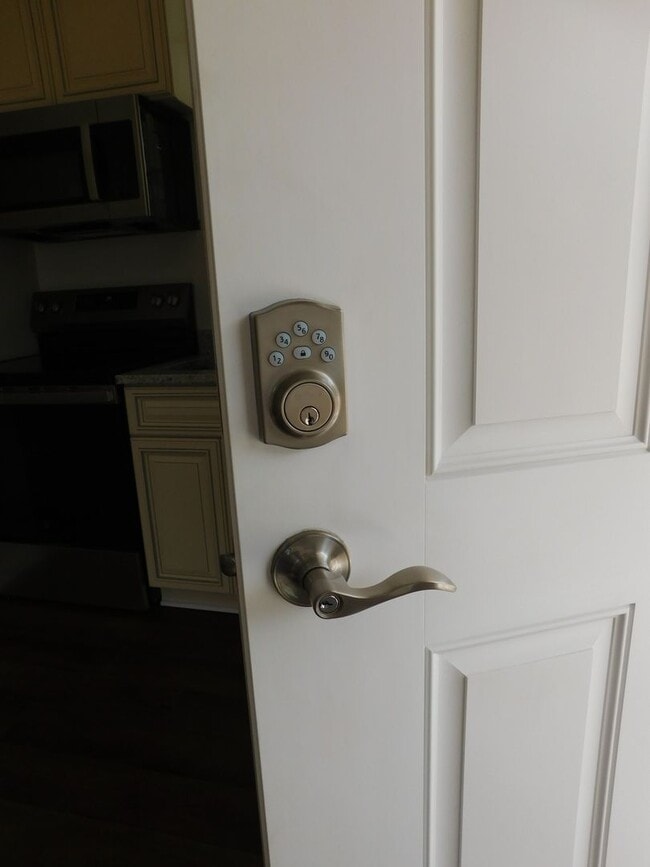 Building Photo - 240 Alexander Wy S