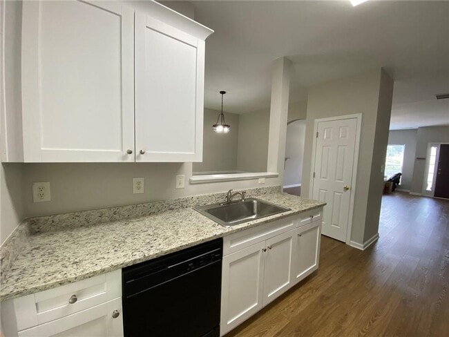 Building Photo - 677 Kenridge Dr