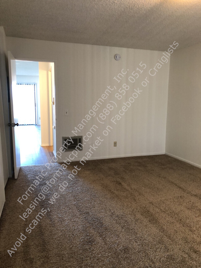 Building Photo - Pet-Friendly One Bedroom Apartment!