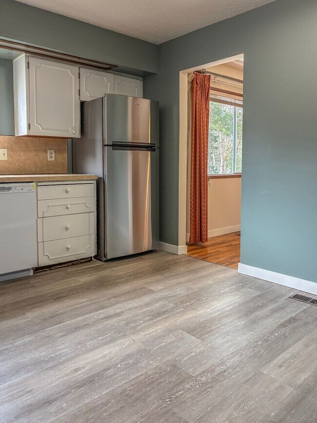 Building Photo - Beaverton Home Available ! Inquire today for a tour !