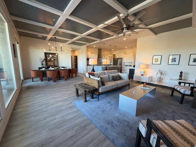 Building Photo - 14 Plano Arbolito