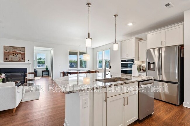 Building Photo - 1017 Prominence Dr