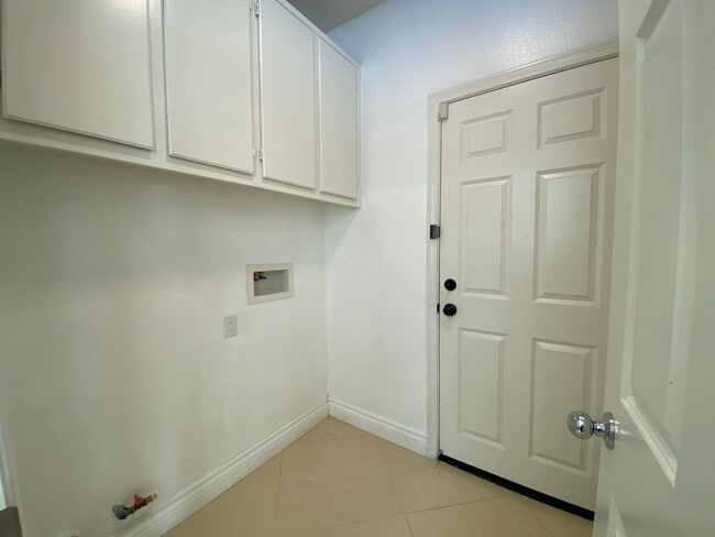 Building Photo - *Move in Special*2 story 4 Bedroom Home located in Amber Woods Community