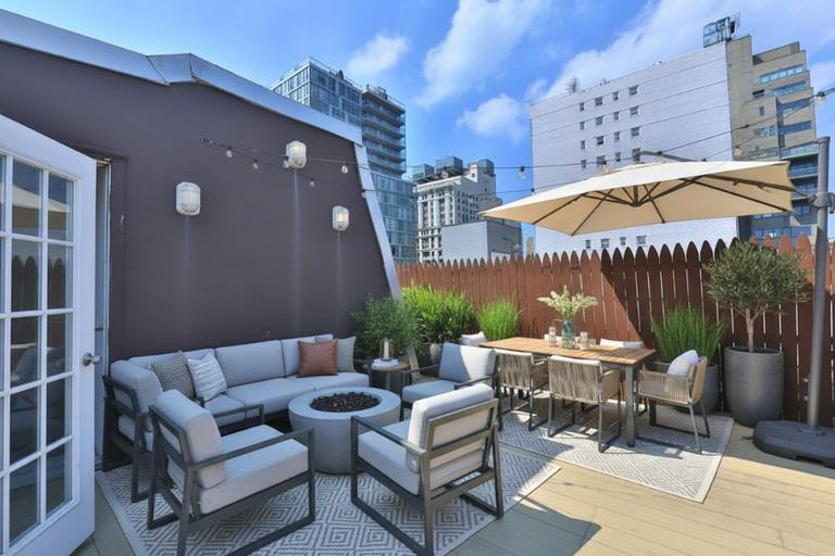 Building Photo - 202 E 13th St