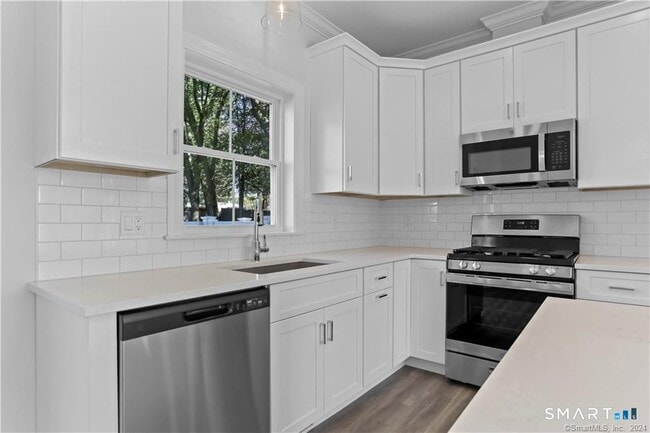 Building Photo - 348 Halley Ave
