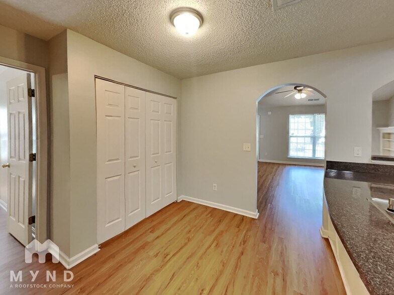 Building Photo - 113 Meadow Ct