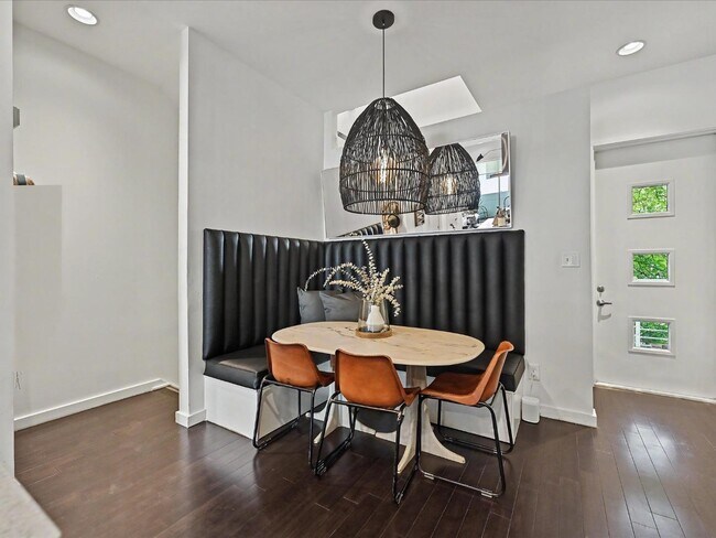 Building Photo - 341 Viburnum Way Ct