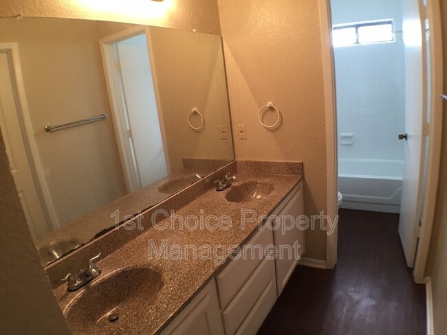 Building Photo - 5821 Fair Wind St