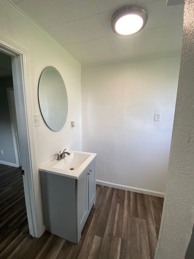 Building Photo - 3841