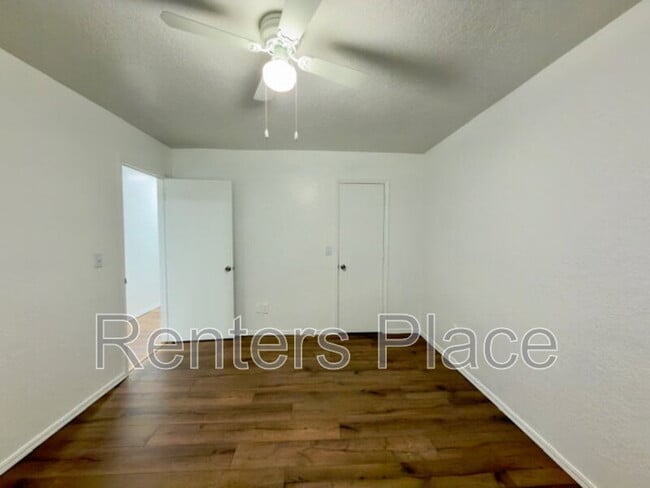 Building Photo - 1907 E 66th Pl