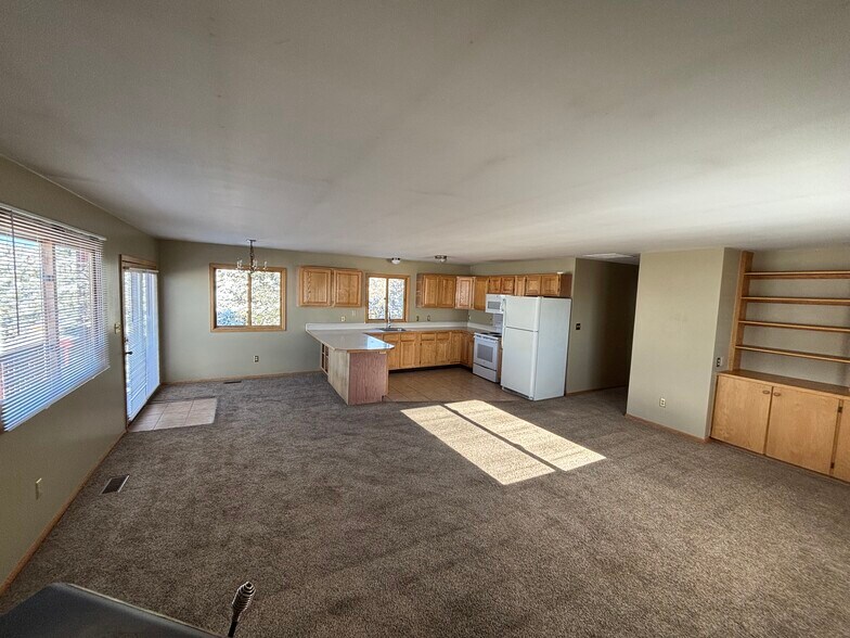 Building Photo - 2000 Arapahoe Trl