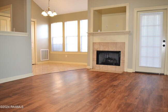 Building Photo - 319 Artisan Rd