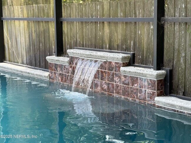 Building Photo - 12244 Lake Fern Dr