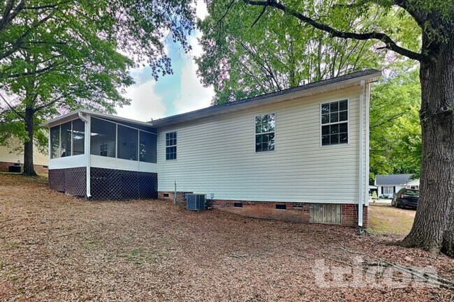 Building Photo - 1614 Barbara Ann Cir